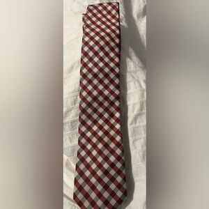 Mens Chaps Necktie
Preowned
Red/Grey/Tan Plaid